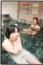 「松本穂香×ジャルジャル写真集『アイ アンド ランド』」より。