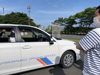 「霜降り明星のあてみなげ」より。(c)静岡朝日テレビ