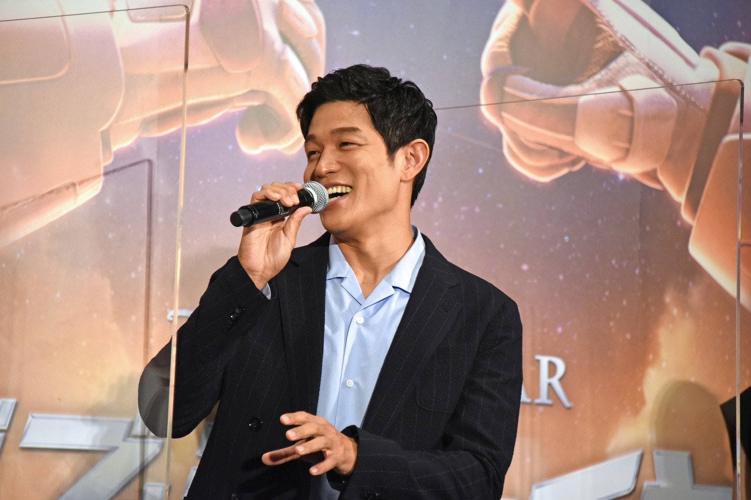 鈴木亮平