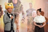 左から、かまいたち山内、今田美桜。