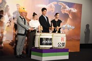 左から、かまいたち山内、今田美桜、鈴木亮平、りょう。