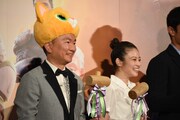 左から、かまいたち山内、今田美桜。