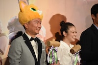 左から、かまいたち山内、今田美桜。