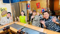 左から南海キャンディーズ山里、アンミカ、村上佳菜子、FUJIWARA藤本。(c)テレビ大阪