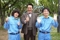 ランジャタイと主演の高橋英樹（中央）。