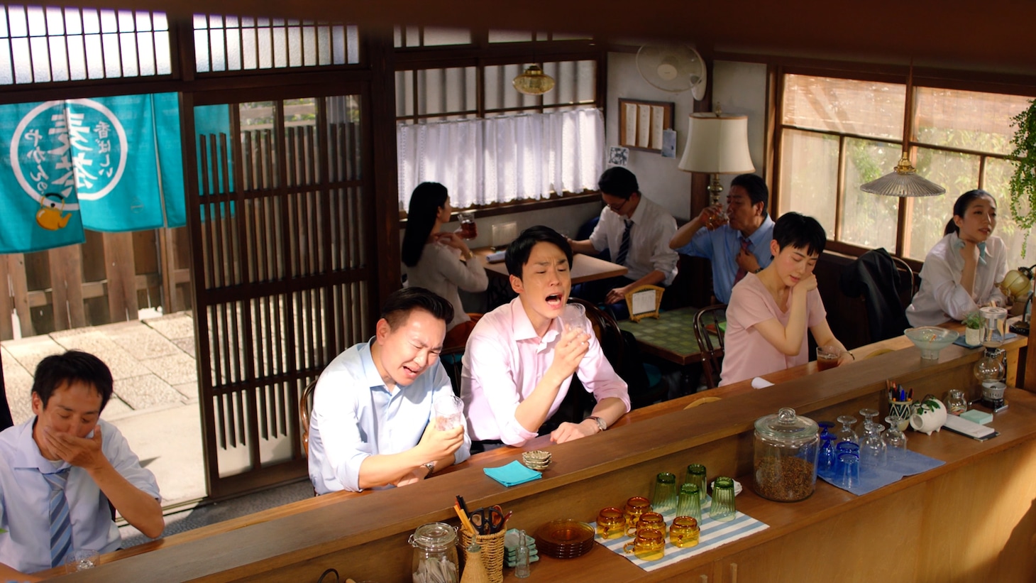 CM「やかんの麦茶 夏の一杯」編より。