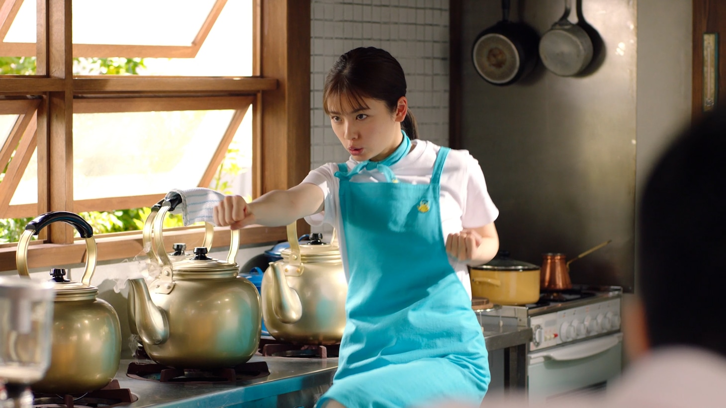 CM「やかんの麦茶 夏の一杯」編より。