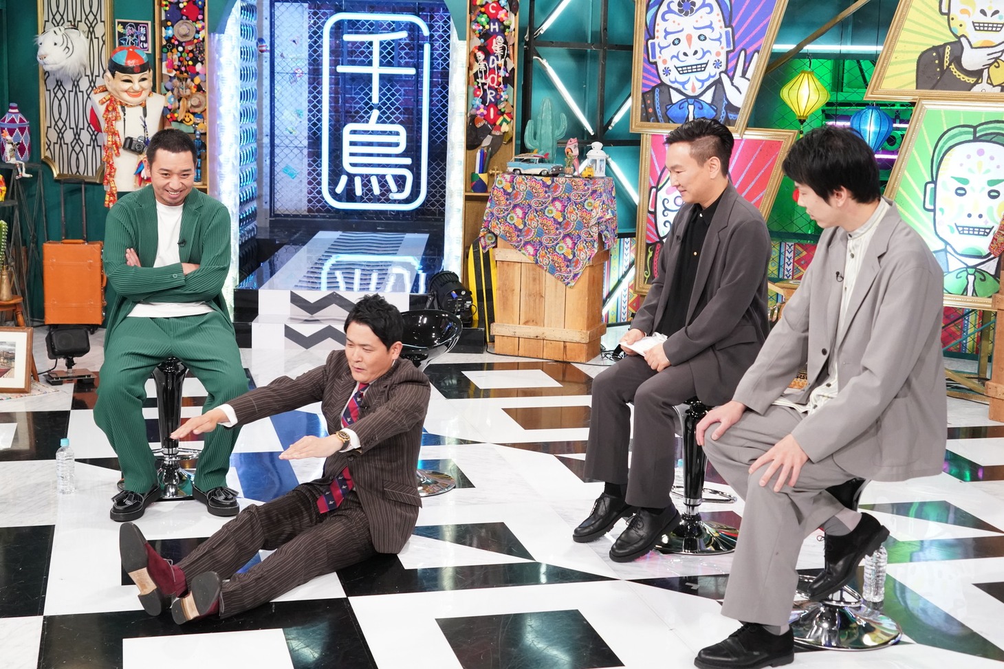 左から千鳥、かまいたち。(c)日本テレビ