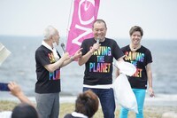 「幕張ビーチクリーン活動」の様子。
