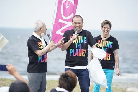 「幕張ビーチクリーン活動」の様子。