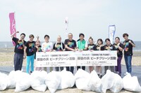 「幕張ビーチクリーン活動」の様子。