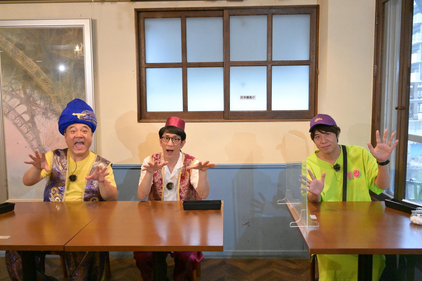 「腹ペコ魔人のグルメな魔法 脂過多ブラ」MCのアンタッチャブルと、初回ゲストのロッチ・コカド（右）。(c)東海テレビ