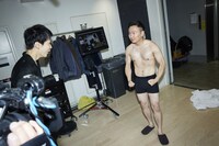 「side Yamauchi」より。（かまいたちのガチやせ / マガジンハウス刊）