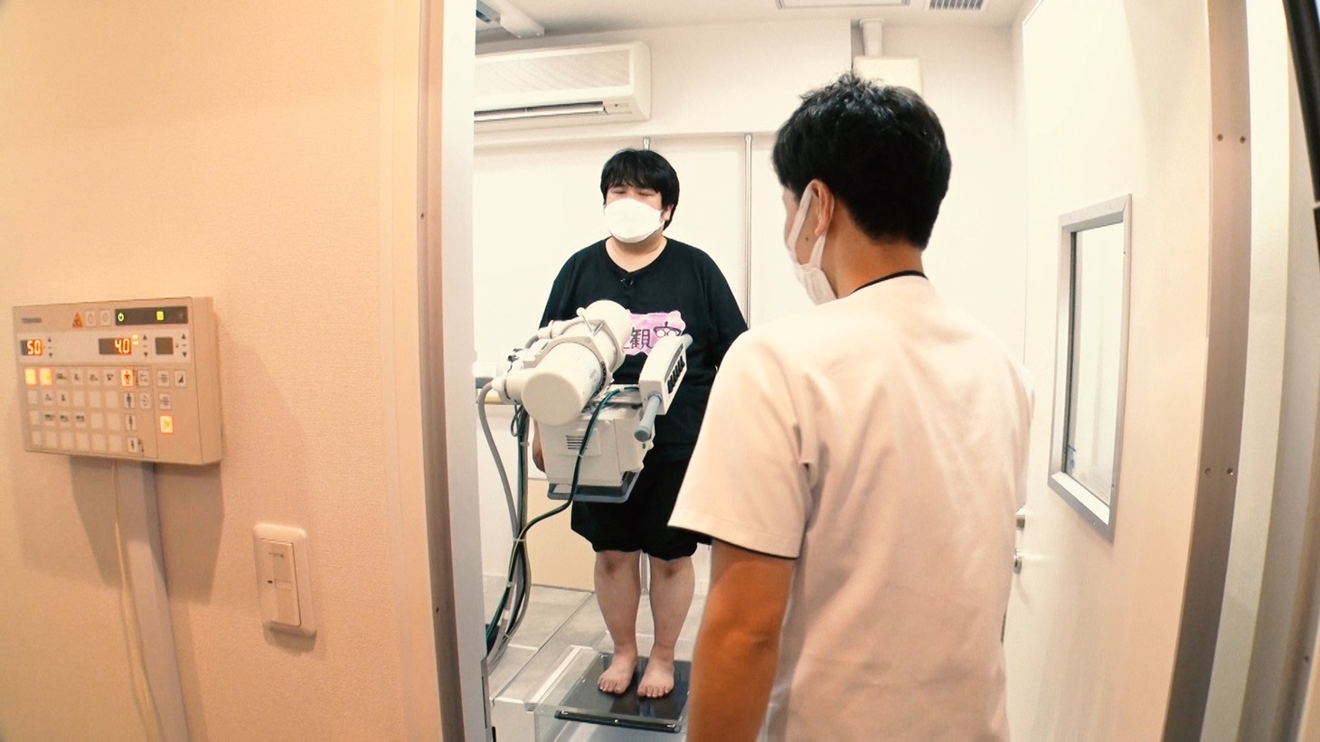 診察のワンシーン。(c)テレビ朝日