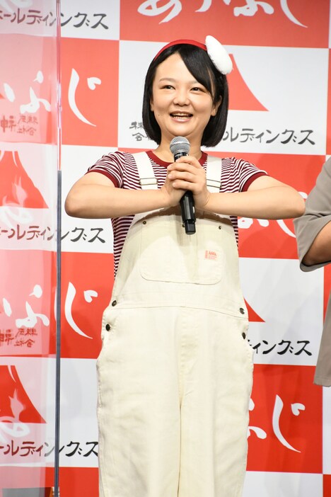 あかふじまいになりきる蛙亭イワクラ。