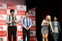 「キャスティングしたのはFLASHの記者ですか？」とオズワルド伊藤（左から2人目）。
