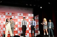 PR大使の座を奪えなかった2組に「どん“まい”です！」とあかふじまい（左端）。