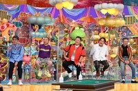 左から、おぎやはぎ小木、出川哲朗、ブラックマヨネーズ小杉、アインシュタイン稲田、モンスターエンジン西森の「team小木」。(c)テレビ朝日