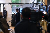 CM「Vポイント、の表情」編の撮影中の様子。