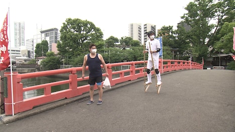 「パンサー尾形の竹馬散歩」より。