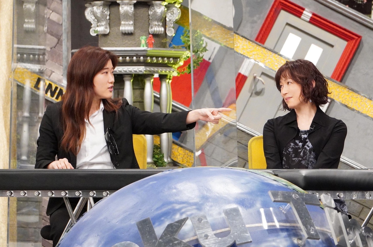 ヒコロヒーと若村麻由美。(c)フジテレビ