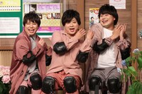 左から、霜降り明星せいや、チョコレートプラネット松尾、ハナコ岡部。(c)フジテレビ