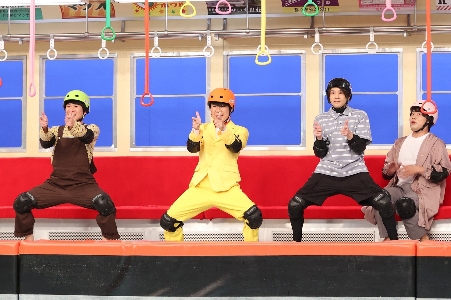 左から、ハナコ秋山、ダンディ坂野、五関晃一、ハナコ岡部。(c)フジテレビ