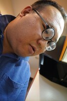 ピザ作り中の大鶴肥満。（撮影：檜原洋平）