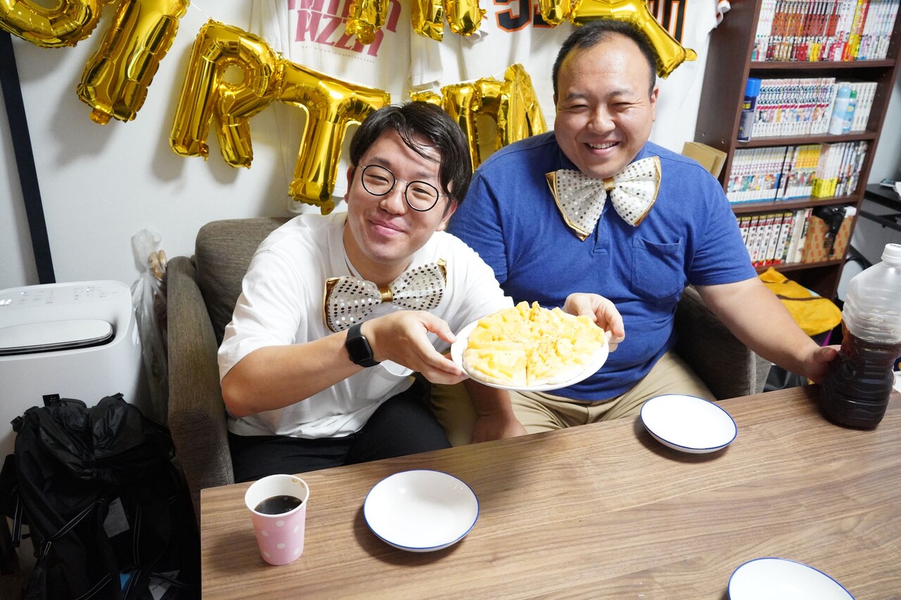 カスタードアップルピザの完成を喜ぶママタルト。