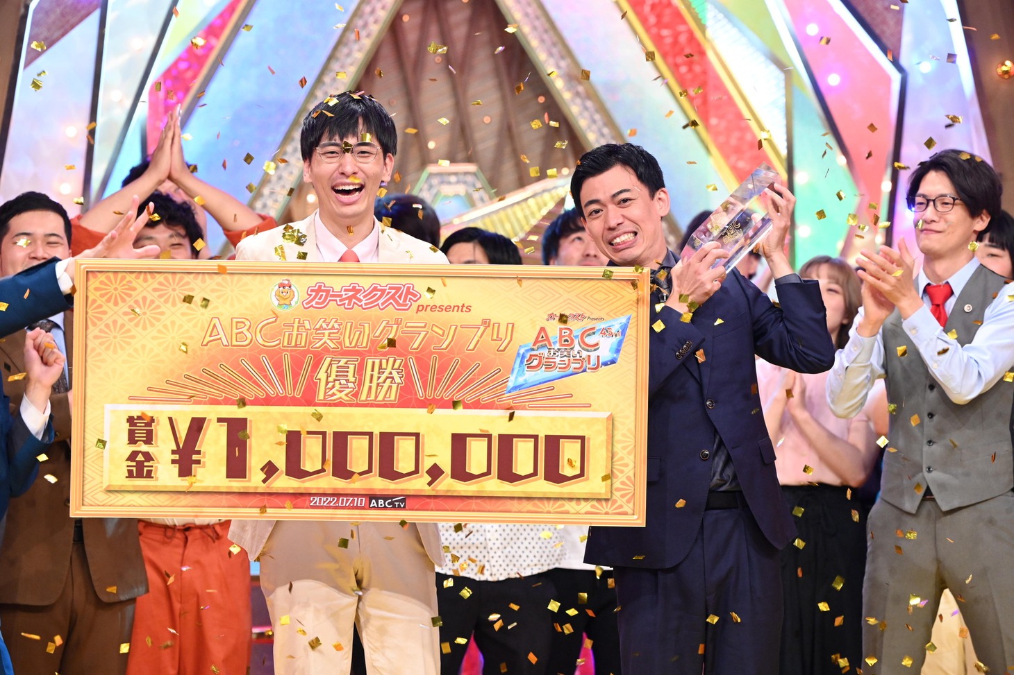 「第43回ABCお笑いグランプリ」で優勝したカベポスター。(c)ABCテレビ