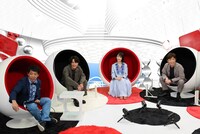 左からさらば青春の光・森田、間宮祥太朗、波瑠、フットボールアワー後藤。(c)カンテレ