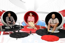 左からフットボールアワー後藤、朝日奈央、安田大サーカス・クロちゃん。(c)カンテレ