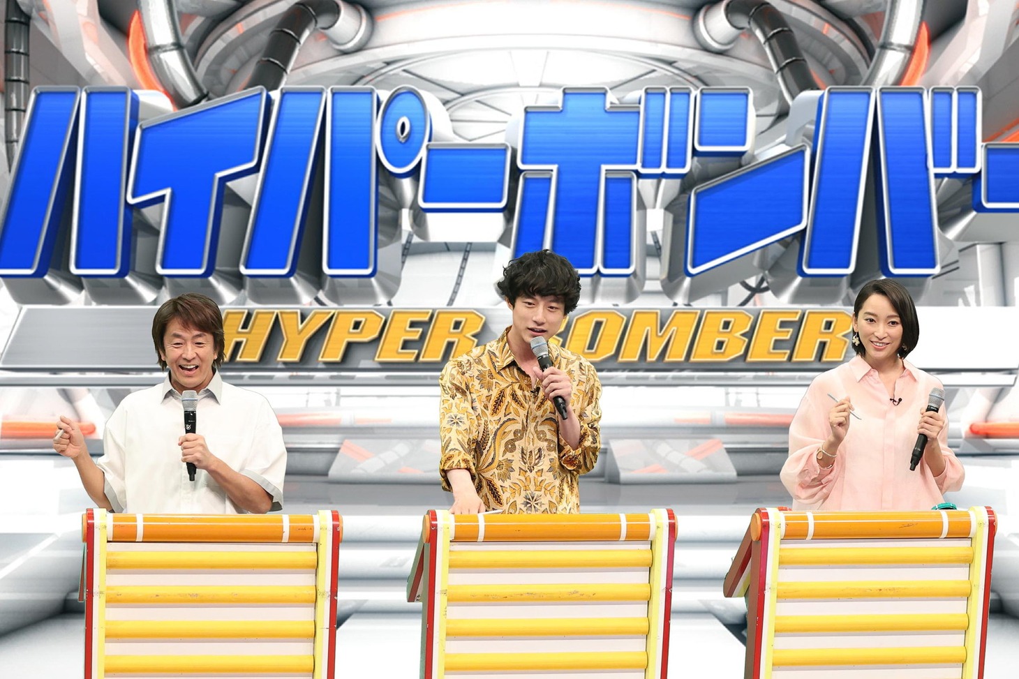 月9「競争の番人」チームの（左から）ネプチューン堀内、坂口健太郎、杏。(c)フジテレビ