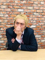 「笑ラウドネスGP」の審査方法についてコメントするJP。