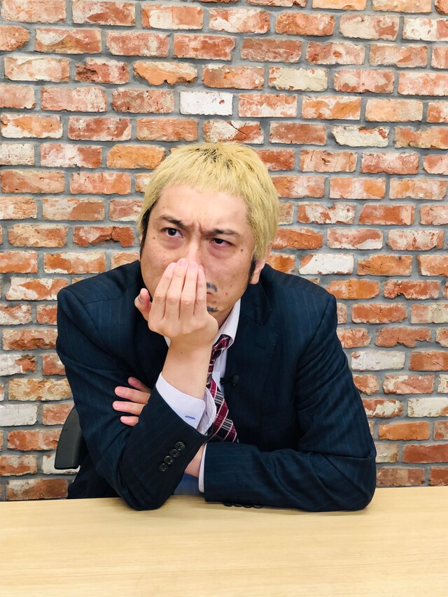 「笑ラウドネスGP」の審査方法についてコメントするJP。