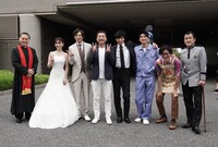 左から、北大路欣也、倉科カナ、塚本高史、我が家・坪倉、東山紀之、白洲迅、田辺誠一、吉田鋼太郎。
(c)テレビ朝日