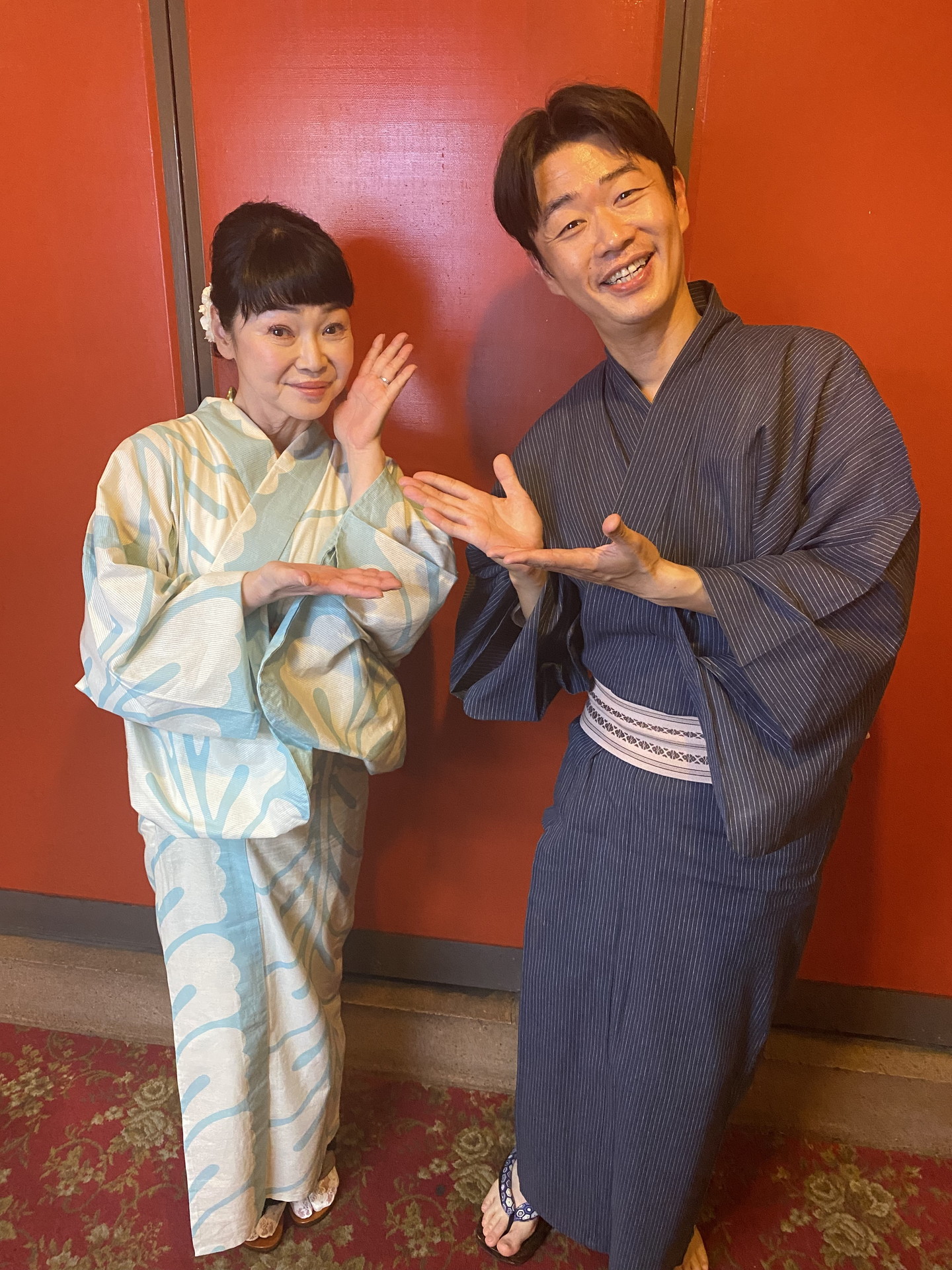 左から未知やすえ、清水けんじ。 (c)カンテレ