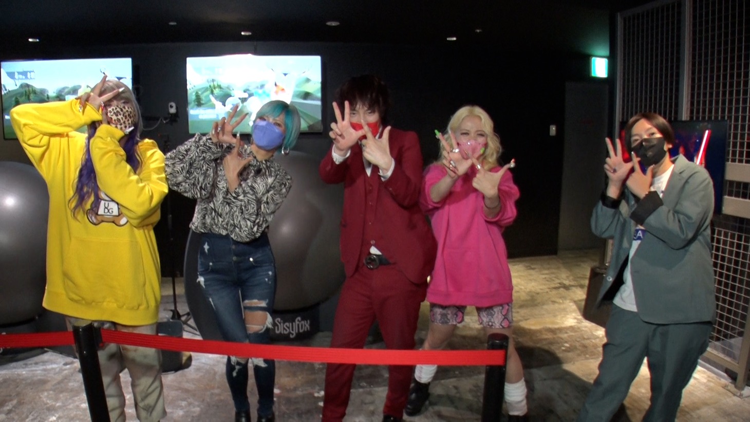 左から、ぱーてぃーちゃん、エルフ。(c)HBC