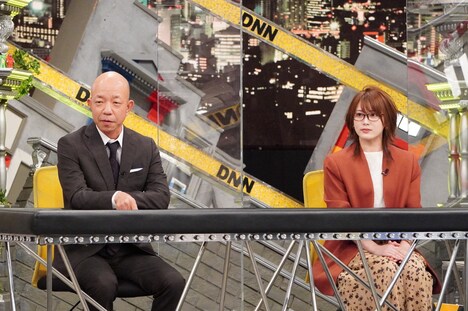 左から、バイきんぐ小峠、岡部麟。(c)フジテレビ