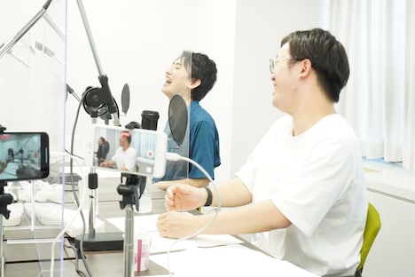 春とヒコーキ土岡（奥）とママタルト檜原（手前）。