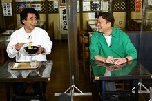 左から、よゐこ有野、加藤浩次。(c)HBC