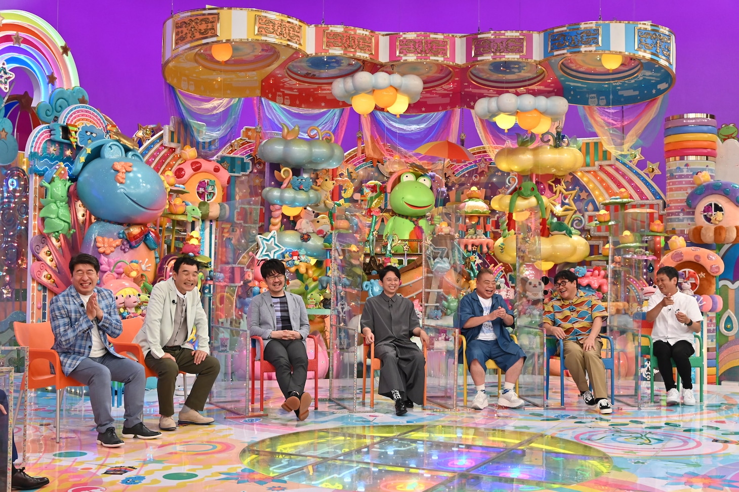 左から、ダチョウ倶楽部のジモンと肥後、土田晃之、有吉弘行、出川哲朗、カンニング竹山、デンジャラス安田。(c)テレビ朝日