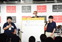 「fart」ができるまでを振り返る空気階段。作家のせお氏（中央）が常にボードを支えていたが、支えなくても自立することが終盤に発覚した。