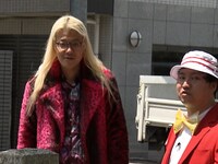 左から、ZAZY、ロングコートダディ兎。(c)ABCテレビ