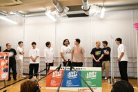 見取り図、ニューヨーク、おいでやす小田、マヂカルラブリー、ネルソンズ、ZAZYの取材会の様子。