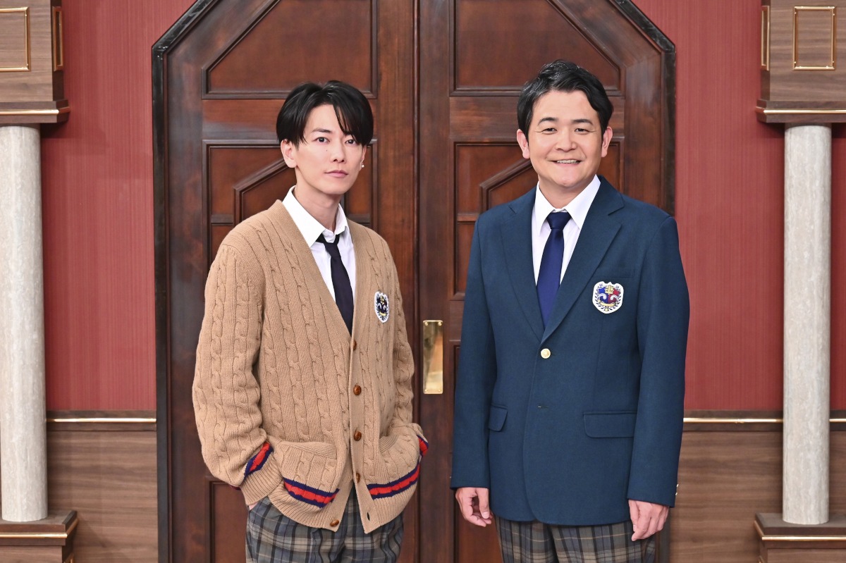 「佐藤健＆千鳥ノブよ！ この謎を解いてみろ！」特番第4弾で「謎解き学園」に入学する（左から）佐藤健、千鳥ノブ。(c)TBS