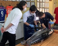 「霜降り明星のあてみなげ」より。(c)静岡朝日テレビ