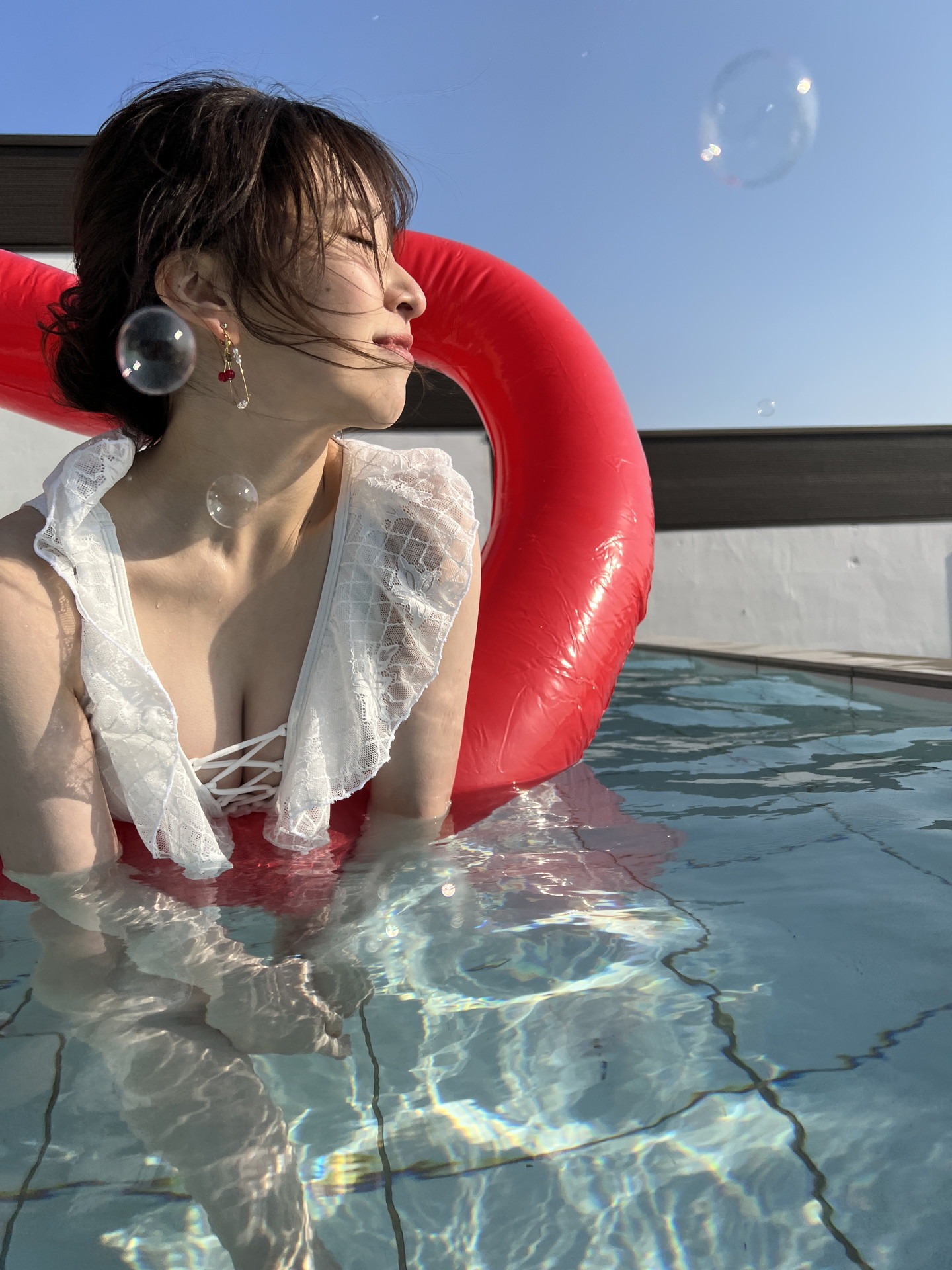「大人の妄トレ写真集 あんこの間違い探し」より。