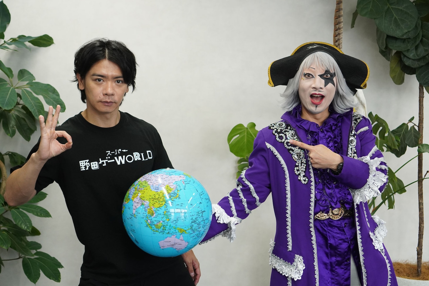 マヂカルラブリー・野田クリスタル（左）とゴー☆ジャス（右）。