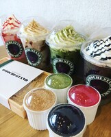 「LIVE STAND 22-23」東京公演に出店する「OMOCHI STAND」の飲むわらびもち。